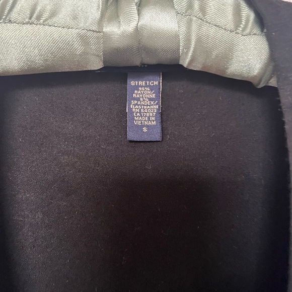 Black Deep V-neck Sleeveless Top from Banana Republic - Picture 2 of 3